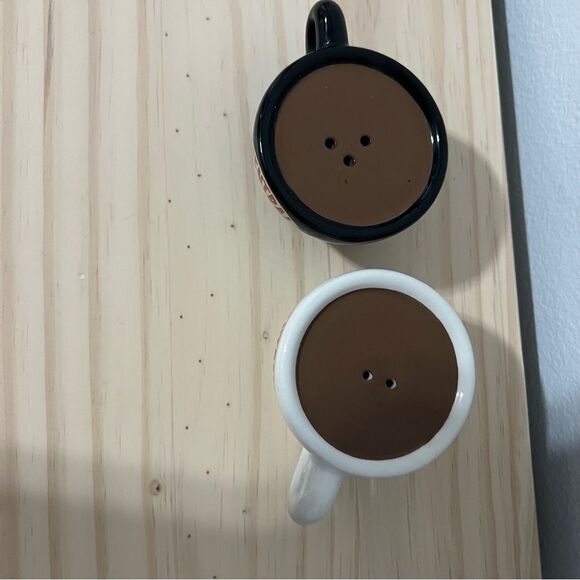 Warner Bros. Central Perk Friends Tv Show Black and White Salt & Pepper Shakers - Picture 2 of 4